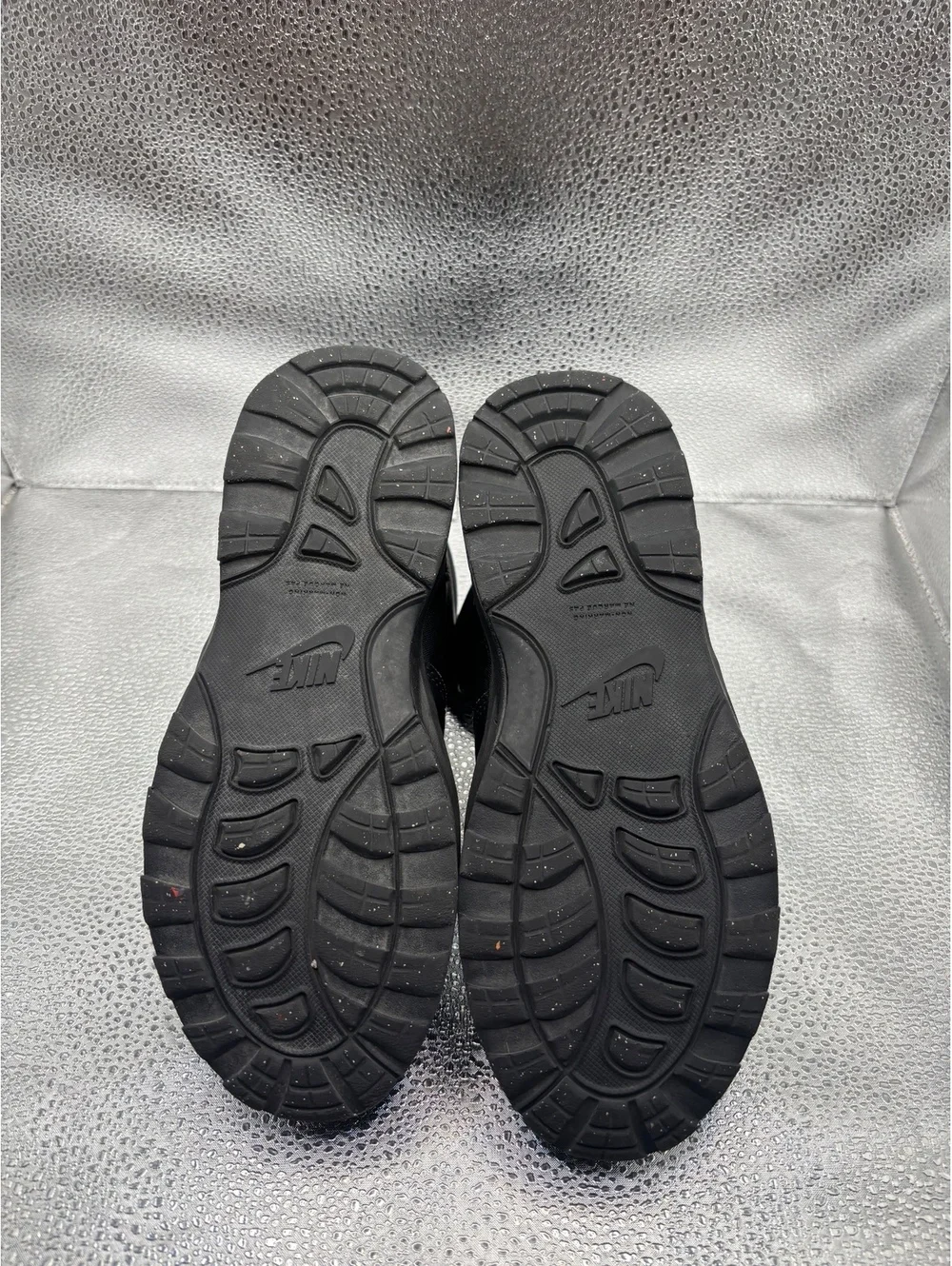 Nike manoa leather boots triple black GS